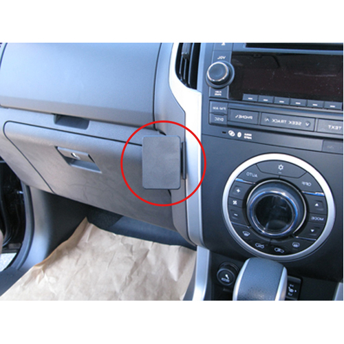 ClicOn 654799 angled dashboard mount with pre-drilled AMPS holes for Holden Colorado 2012–2017, Isuzu D-Max 2012–2020 and Isuzu MU-X 2013–2020.