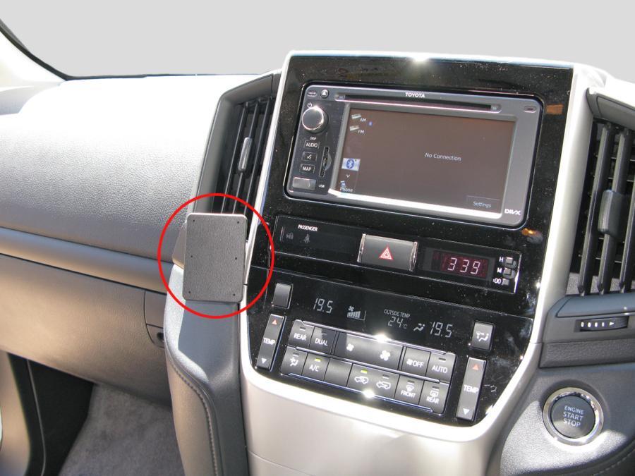ClicOn 655178 angled dashboard mount for Toyota LandCruiser 200 Series 2016–2021, with vehicle-specific no-drill, no-glue installation and secure factory-style fitment.