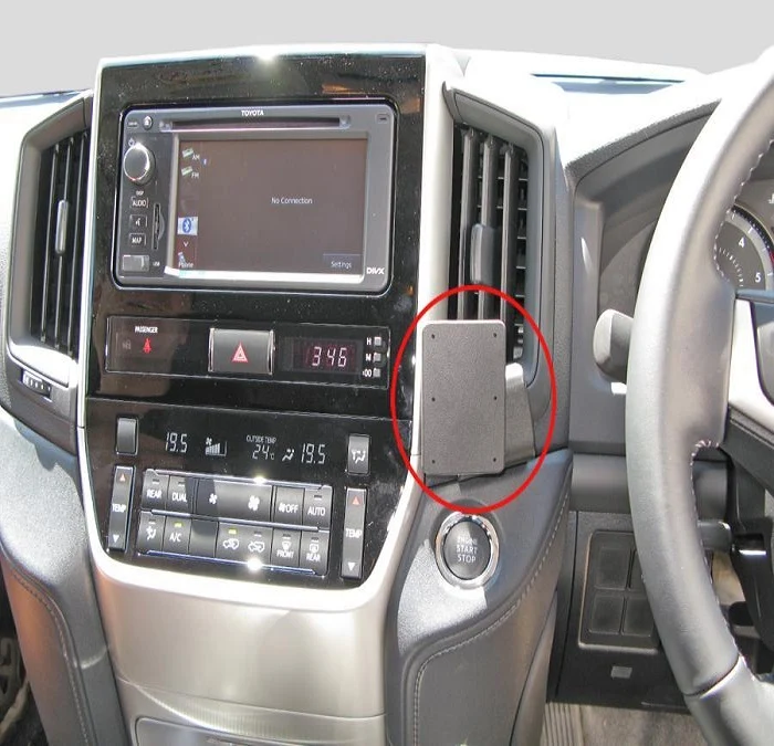 ClicOn 655177 no-drill centre dash mount for Toyota LandCruiser 200 Series 2016–2021, with AMPS mounting holes for compatible phone cradles.